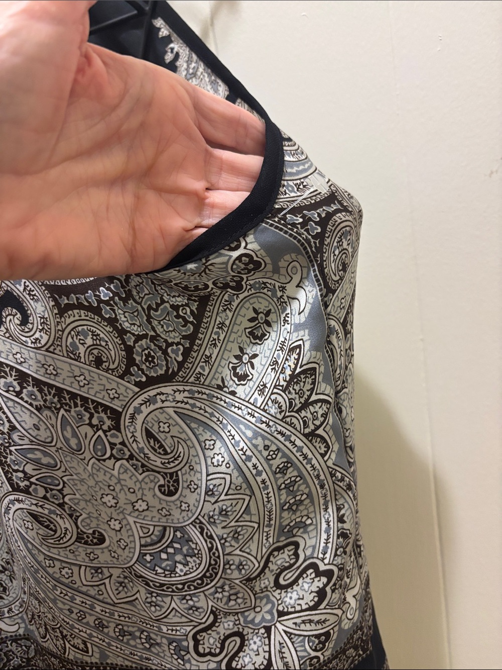 Paradise Black Gray White Paisley Halter Printed Maxi Dress Size S NWOT - Picture 3 of 9